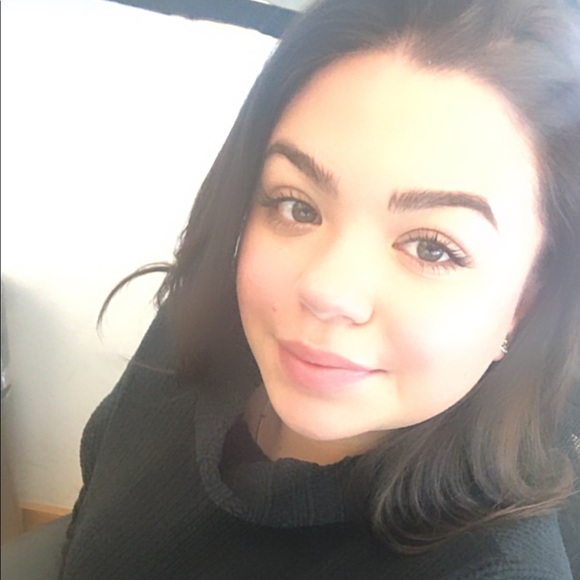 Meet your Posher, Amanda - Picture 1 of 1